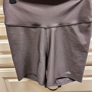 ALO Airlift Energy Short